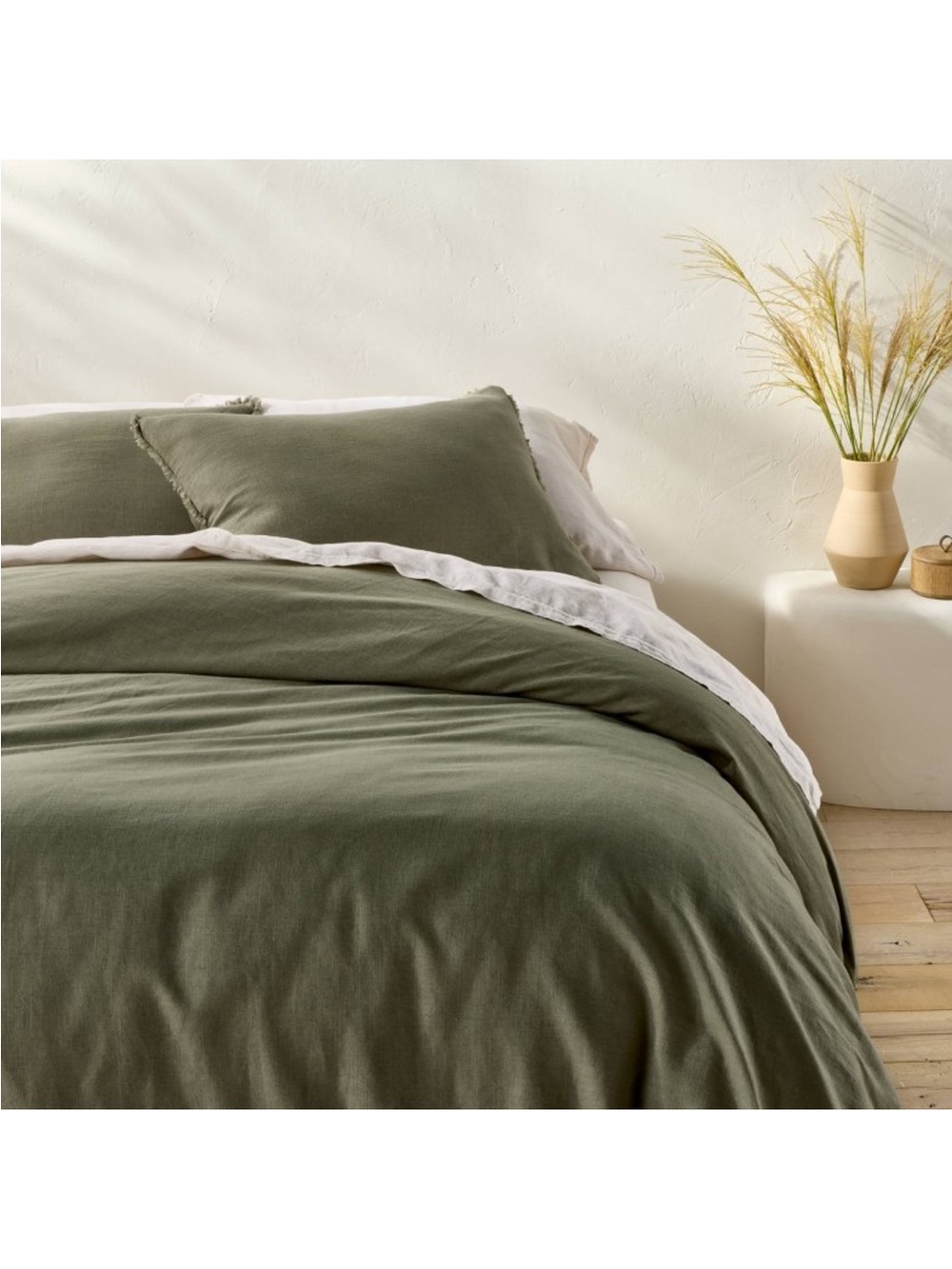 Full/Queen Heavyweight Linen
Blend Duvet Cover and Sham Set Olive Green -new